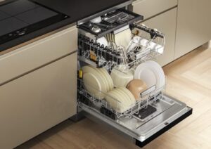 Lavastoviglie Whirlpool W7F HS51 X, inox, 15 coperti, con 8 programmi e classe energetica B