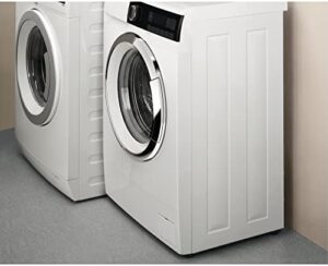 Lavatrice Electrolux EW6S507W slim, a carica frontale, con display LED e tecnologia SensiCare, ideale per risparmiare tempo ed energia.