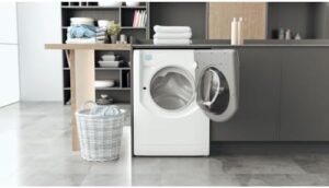 Hotpoint - Lavatrice Slim libera Installazione a carica frontale 7Kg, A+++ (D) 1200 rpm, Display LCD, Motore inverter garantito 10 anni