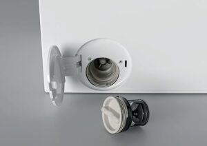 Lavatrice Candy RO 1484DWMT/1-S con capacità da 8 kg, classe A e 1400 giri, perfetta per famiglie di medie dimensioni.