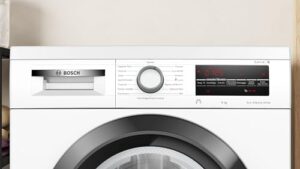 Bosch WUU28T29II Serie 6, lavatrice a carica frontale con funzione Hygiene Plus e capacità di 9 kg, in una cucina moderna