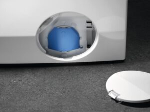 Lavasciuga AEG L7WBG856 in Bianco, perfetta per famiglie che cercano efficienza energetica e prestazioni elevate.