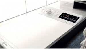 Lavatrice Hotpoint WMTG 723B IT a carica dall'alto, modello da 7,0 kg, elegante e funzionale, perfetta per famiglie di dimensioni medie.