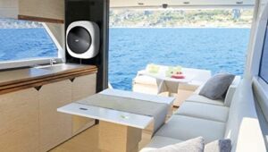 Mini lave linge séchant Winia WGC-02M3GK07B in azione, perfetto per spazi ridotti e prestazioni eccellenti