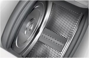 AEG Series 7000 LTR7E37S Lavatrice Caricamento dall'Alto 7 kg in bianco, vista da vicino.