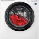 AEG Series 6000 L6SE47B lavatrice caricamento frontale bianca con 7 kg di capacità e 1351 giri/min di velocità di centrifuga.