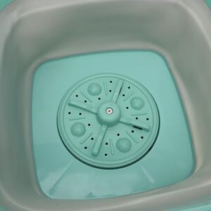 Mini lavatrice pieghevole TPE verde, 12 litri, design compatto e pratico, perfetta per hotel e piccoli spazi.