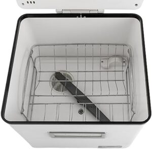 Mini lavastoviglie compatta in acciaio inox con asciugatura extra e controllo IOT, ideale per piccoli appartamenti  