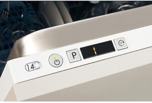 Lavastoviglie Indesit DIE 2B19A a scomparsa totale, con 14 coperti e classe energetica A+, installata in cucina.