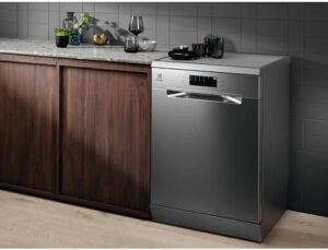 Lavastoviglie Electrolux ESA47300SX in grigio con tecnologia AirDry e capacità 14 coperti