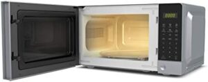 Lavastoviglie Beko DVS05024S e Forno a Microonde Beko MOC201103S in argento, perfetti per cucine moderne e compatte.