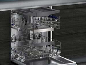 Immagine della lavastoviglie Siemens SN95EX07CE iQ500 completamente integrata, extra silenziosa e con apertura automatica della porta