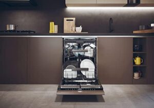 Lavastoviglie integrabile HAIER XS 6B0S3FSB con design elegante e alta capacità, perfetta per ogni cucina.