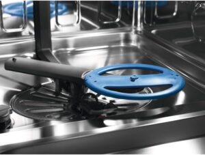 Lavastoviglie Electrolux EEM48321L a scomparsa totale da 14 coperti, silenziosa ed efficiente, ideale per grandi famiglie.