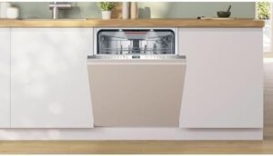 Lavastoviglie BOSCH SMV6ZCX03E con design elegante e funzioni avanzate per un lavaggio silenzioso ed efficiente.