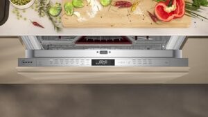 Immagine della lavastoviglie Neff S157ECX14E, full integrata con cassetto portaposate e funzione Open Dry