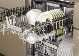 Lavastoviglie scomparsa totale 15 coperti, perfetta per integrare la tua cucina con un design elegante e prestazioni efficienti.