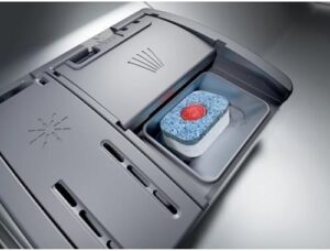 Lavastoviglie BOSCH SMV4HTX00E serie 4, completamente integrata, con funzionalità smart e sistema Silence Plus.