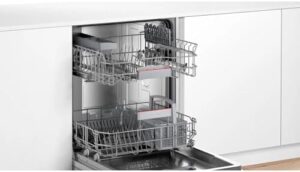 Lavastoviglie BOSCH SMV4HTX00E serie 4, completamente integrata, con funzionalità smart e sistema Silence Plus.