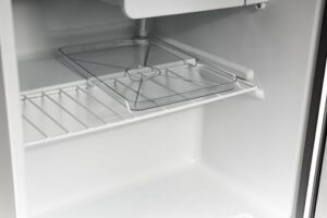 PremierTech Mini Frigo Silver 45 Litri, ideale per uffici e camere da letto, con classe energetica E e design moderno.