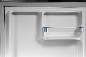 PremierTech Mini Frigo Silver 45 Litri, ideale per uffici e camere da letto, con classe energetica E e design moderno.