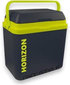 Frigorifero elettrico portatile termico Horizon di GiòStyle, ideale per mantenere freschi cibi e bevande durante le giornate al mare.