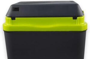 Frigorifero elettrico portatile termico Horizon di GiòStyle, ideale per mantenere freschi cibi e bevande durante le giornate al mare.