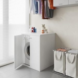 Mobile copri lavatrice e asciugatrice in PVC bianco con due ante, ideale per nascondere elettrodomestici e mantenere l'ordine.
