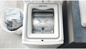 Lavatrice Hotpoint WMTF 624U IT a carica dall'alto, 6,0 kg, compatta e con codice sconto.