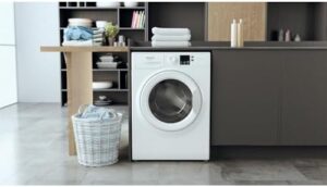 Lavatrice Hotpoint NFR428W IT, modello a carica frontale da 8,0 kg, ideale per famiglie, alta efficienza energetica, silenziosa e con sconto esclusivo