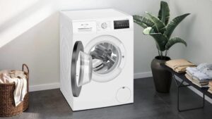 Lavatrice Siemens WM12N264ES iQ300 in bianco, con motore iQdrive, 8 kg di capacità e 1200 rpm, funzionalità avanzate e design antivibrazione.