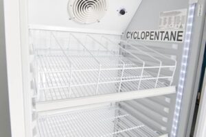 METRO Professional Frigorifero per bevande in acciaio, con porta in vetro e illuminazione LED, perfetto per locali e ristoranti
