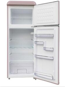 Frigo vintage rosa doppia porta Akai in cucina