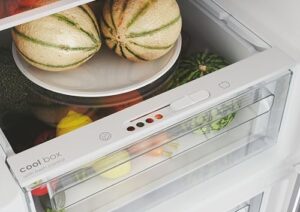 Frigorifero CANDY Fresco CCE4T618EW, design elegante con Wi-Fi, funzionalità Total No Frost e 344 litri di capacità
