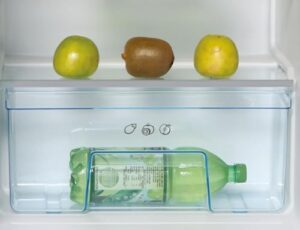 Frigorifero Candy CMLS59EW da incasso con porta a traino, 135 litri e 3 ripiani in vetro
