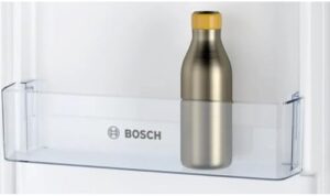 Frigorifero combinato Bosch KIN86NSE0, installazione ad incasso, 260 litri, tecnologia No Frost, design elegante e moderno.
