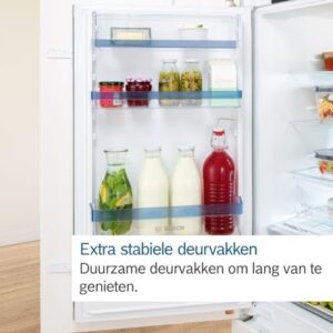 Frigorifero Bosch Serie 6 KIR21ADD1 da incasso, compatto e con design elegante, perfetto per cucine moderne.