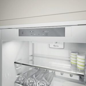 Frigorifero combinato ventilato, 400 litri, classe energetica A+.