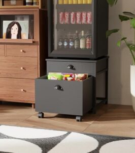 Tavolino con cassetti e supporto frigo, nero, resistente, 99,8 kg, per piccoli spazi.